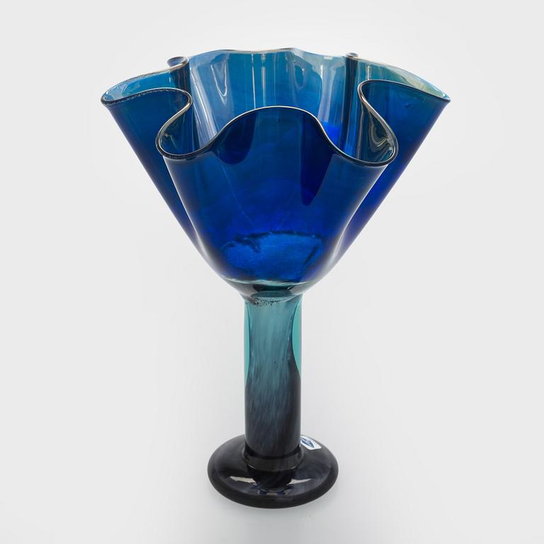 Oiva Toikka, an art glass, signed Oiva Toikka Nuutajärvi Notsjö 1988.