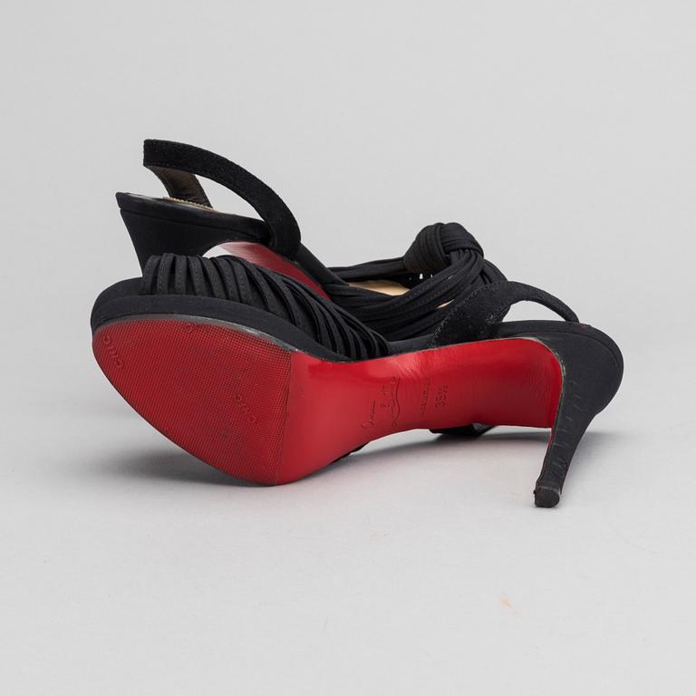 CHRISTIAN LOUBOUTIN. SKOR, ett par. Storlek 35,5.
