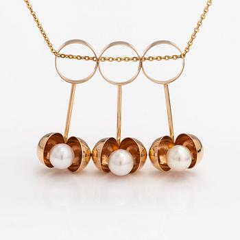 Olli Auvinen, A 14K gold and cultured pearls necklace. Westerback, Helsinki 1967.