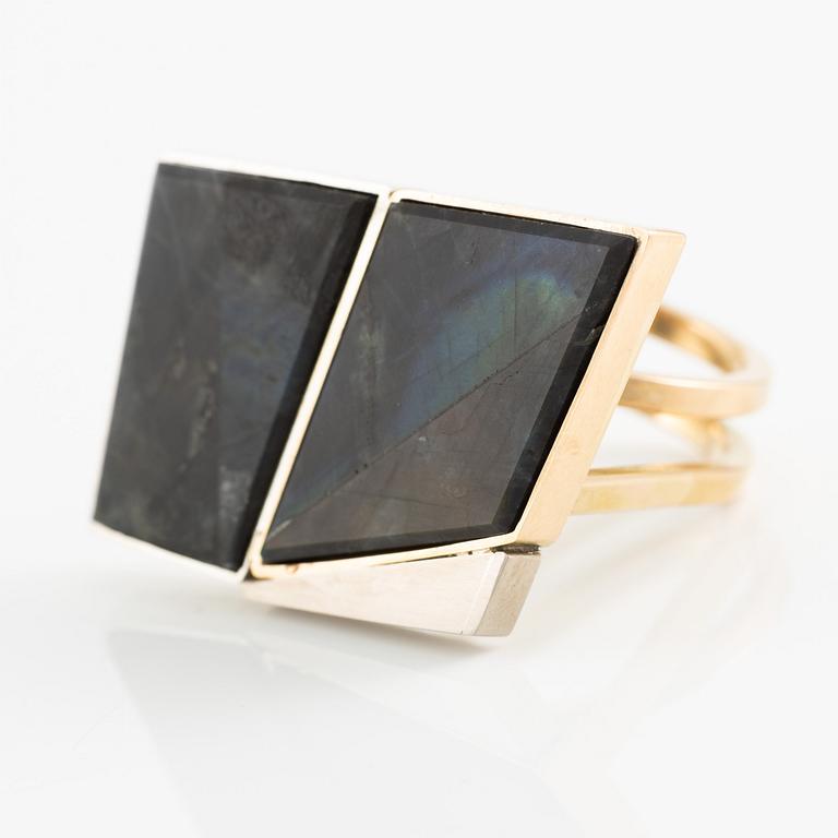 Jan-Christer Lundqvist, ring, 18K gold and spectrolite, Skövde.