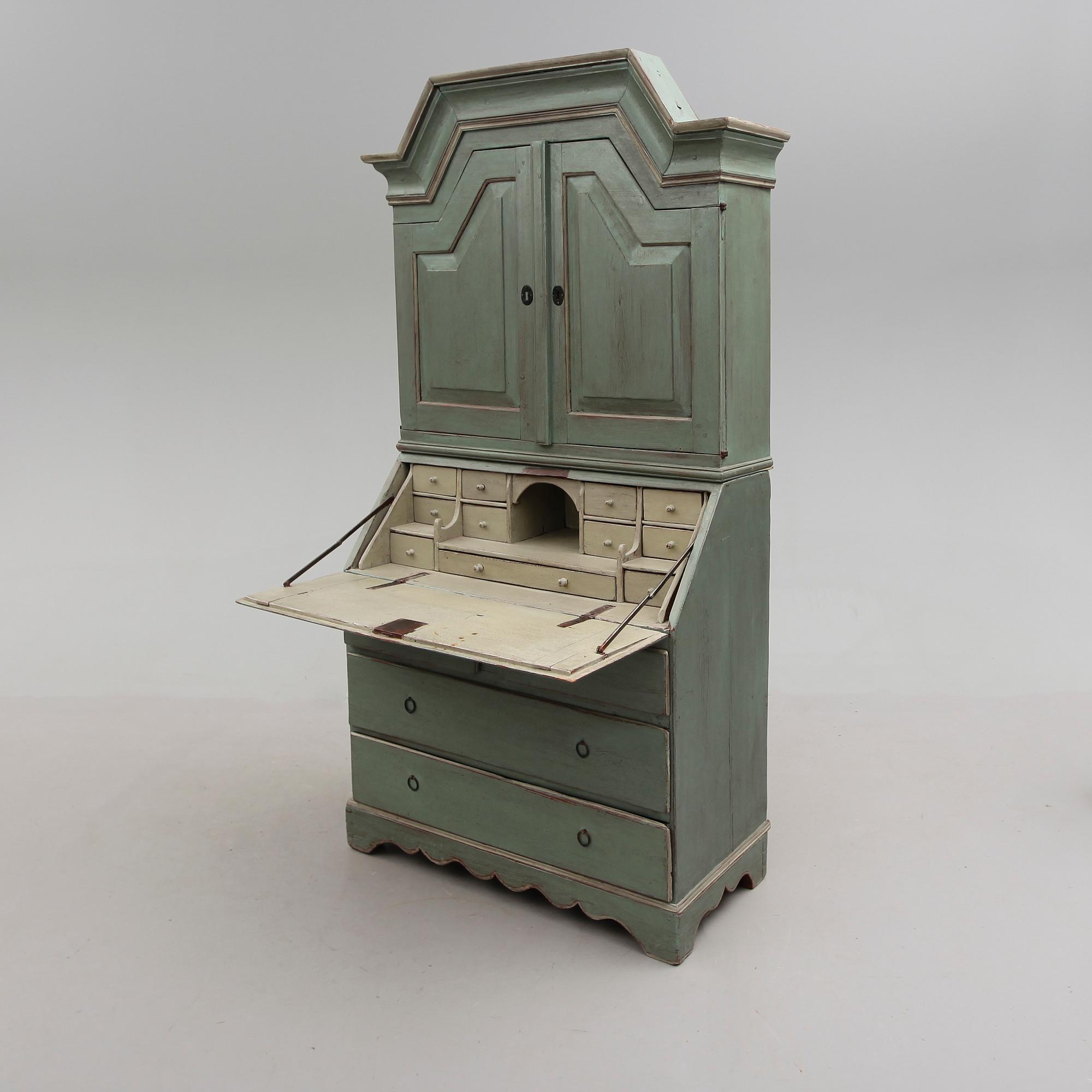 SKRIVSKÅP, allmoge, sent 1700-tal.