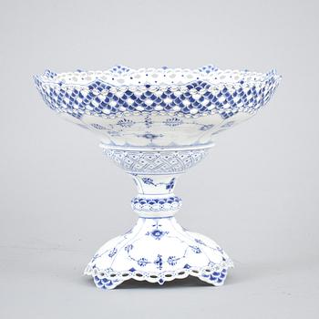 SKÅL på FOT, porslin, "Musselmalet", Royal Copenhagen.