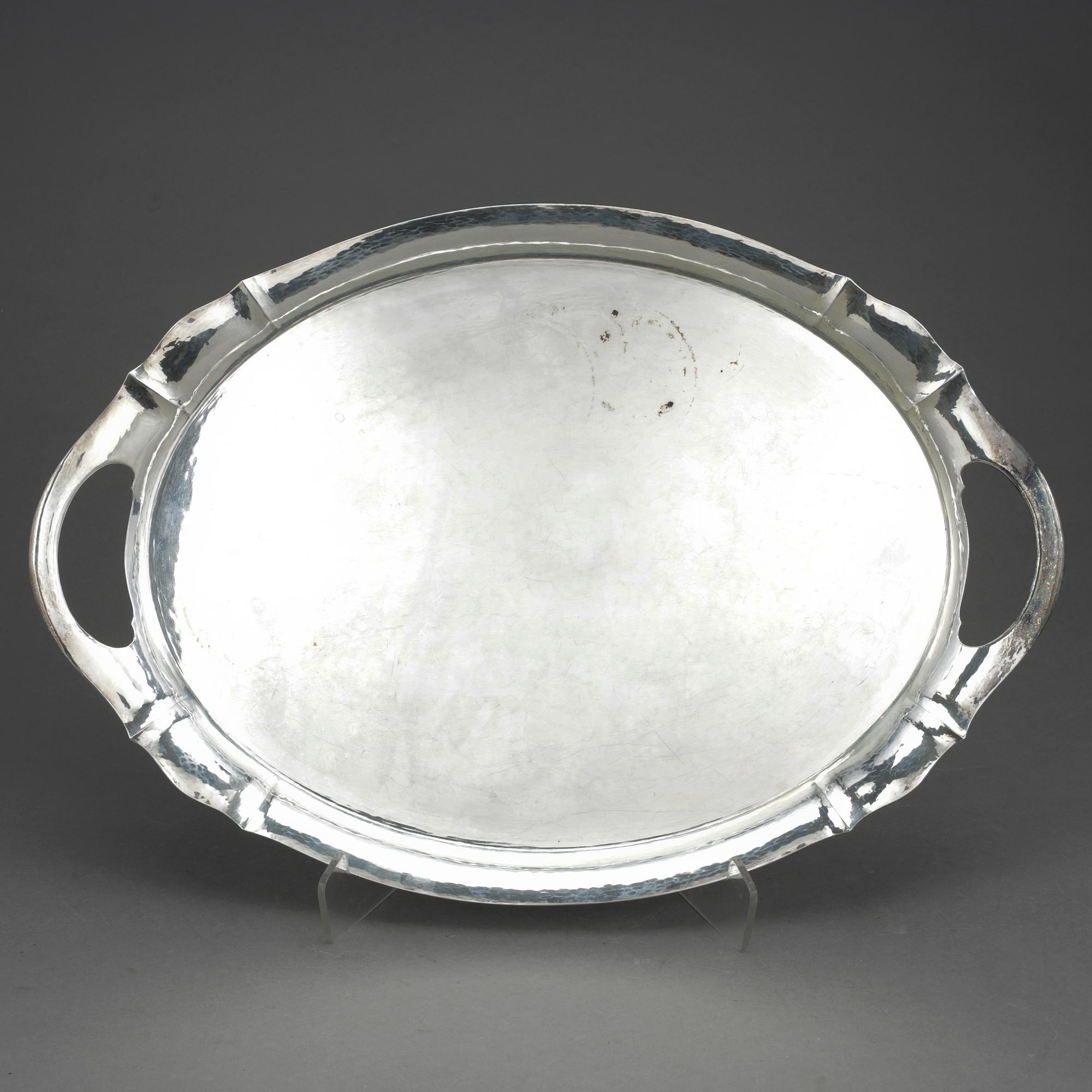 BRICKA, silver, otydliga stämplar, Stockholm, 1920. Vikt ca 1180g.