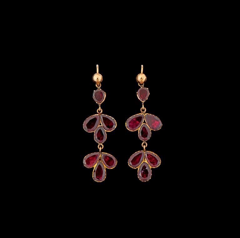 A pair of Georgian garnet earrings. England circa 1820.