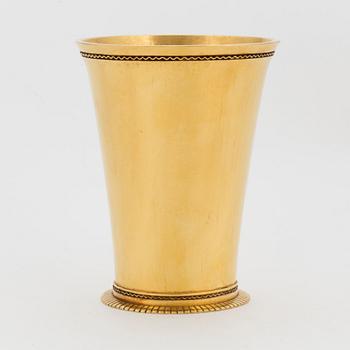 P GUNNAR TÄGT, a 23K gold vase, Stockholm, 1977.
