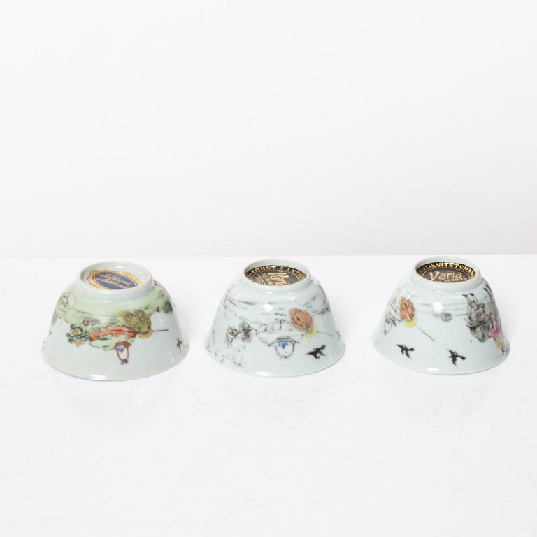 A set of three famille rose cups, Qing dynasty, Qianlong (1736-95).