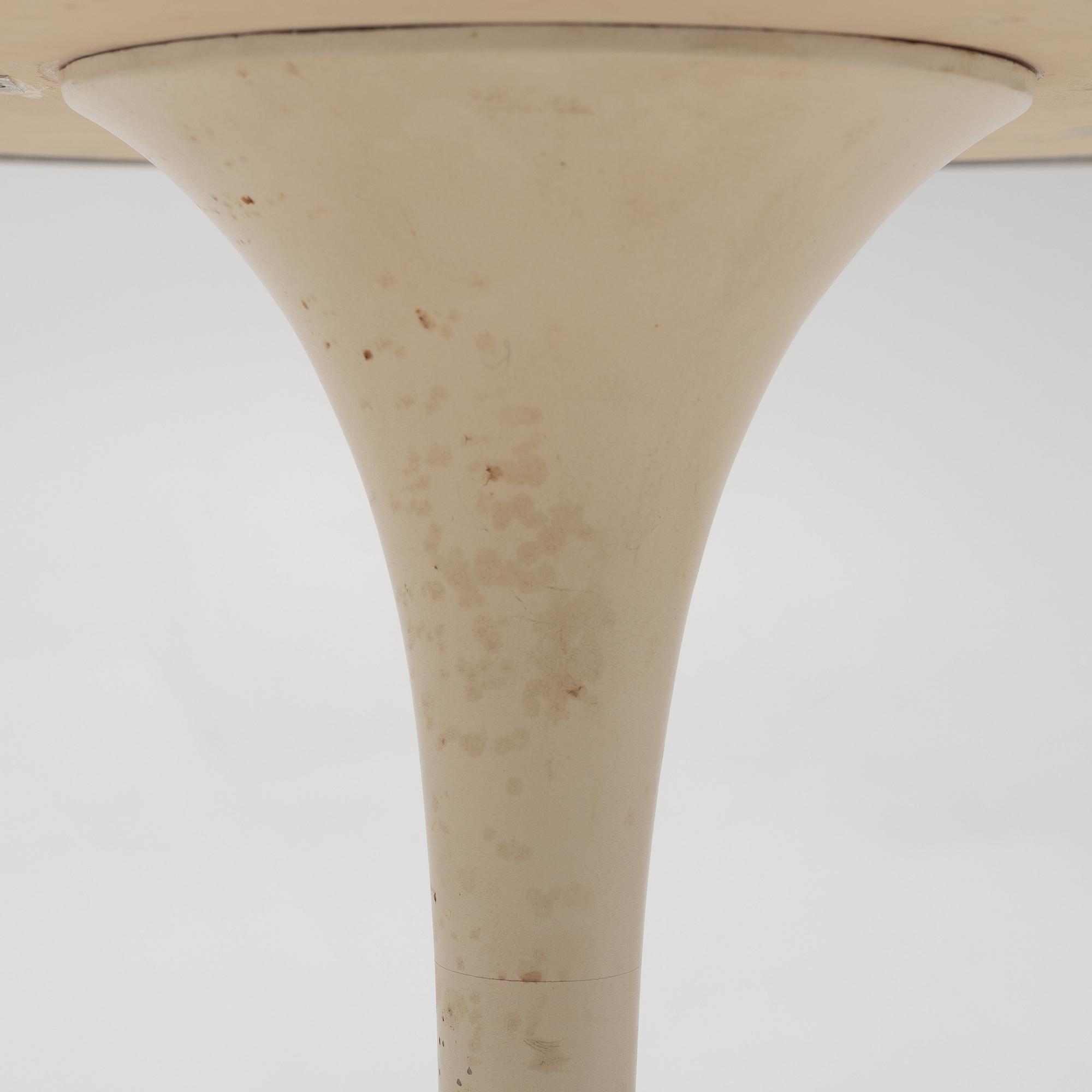Eero Saarinen, a 'Tulip' coffee table, Knoll International or licensed manufactured by Nordiska Kompaniet, 1960s-70s.