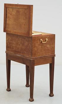 BESTICKSCHATULL, 1900-talets början.