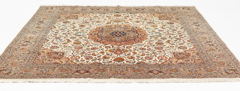 Matta, Täbriz, part silk, 248 x 248 cm.