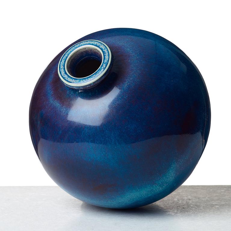 Berndt Friberg, a stoneware vase, Gustavsberg studio, Sweden 1975.