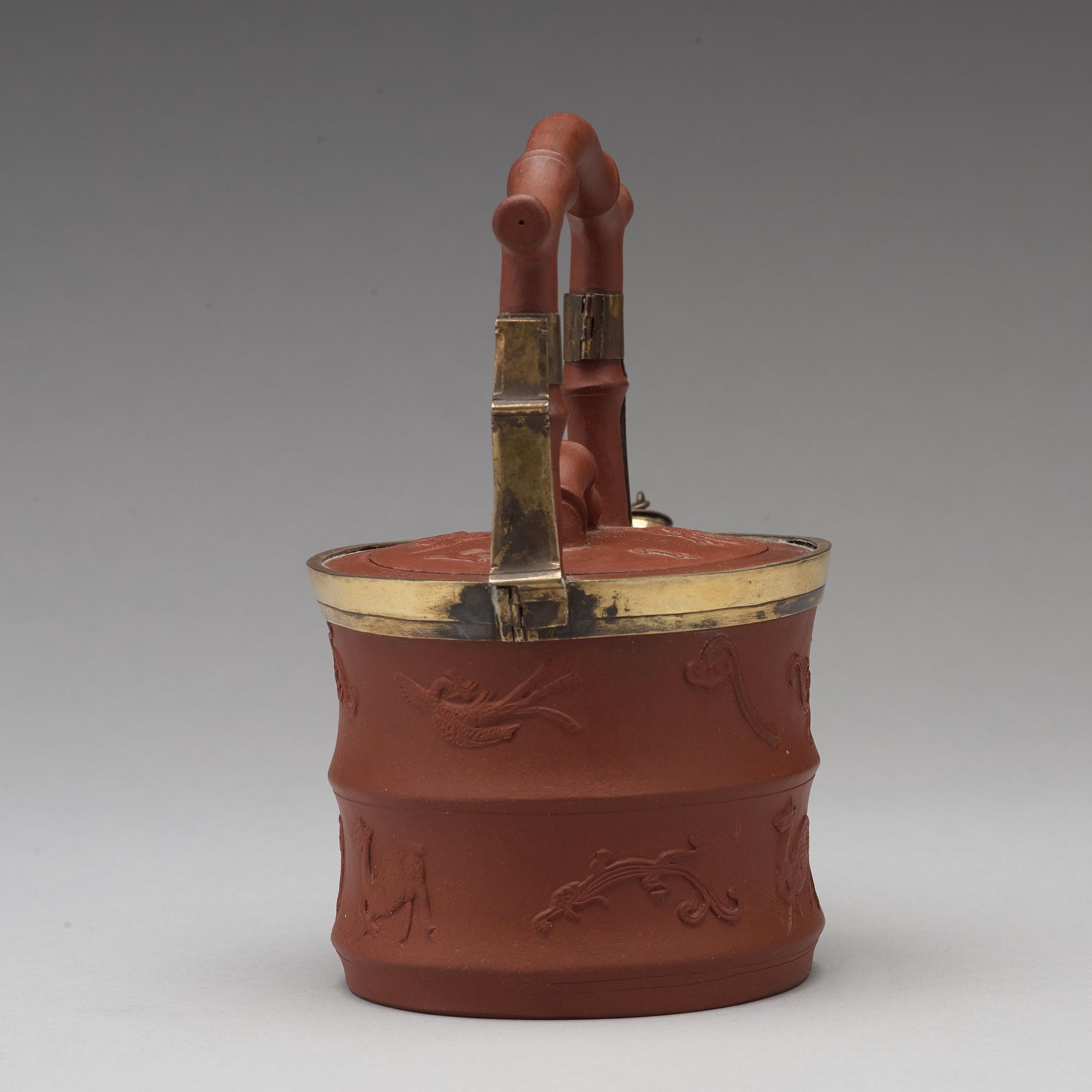 TEKANNA med LOCK, yixinggods med metallmontering. Qingdynastin, troligen 1700-tal.