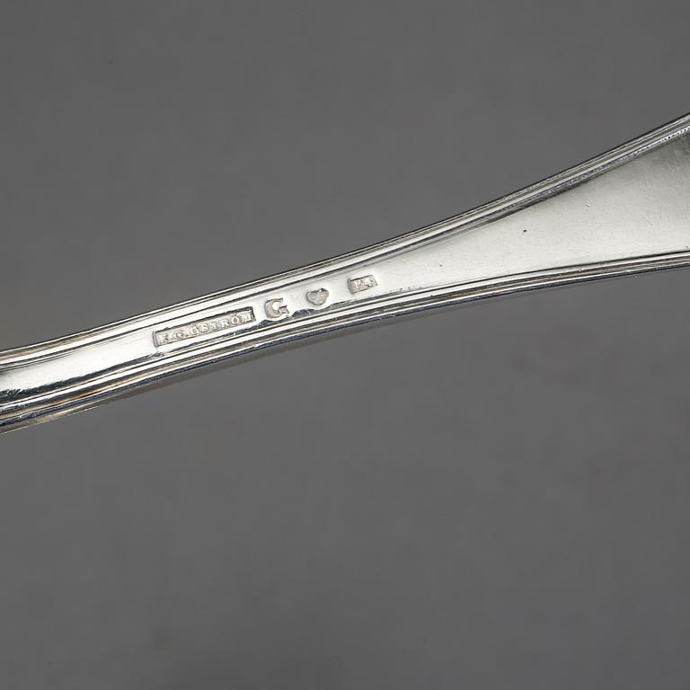 MATSKEDAR, 8 st silver, bland annat Nils Tornberg, Linköping 1798. Övriga 7 från 1800-tal. Vikt ca 400 g.