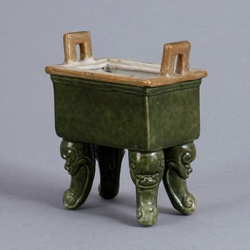 RÖKELSEKAR, porslin, Kina troligen 1800-tal.