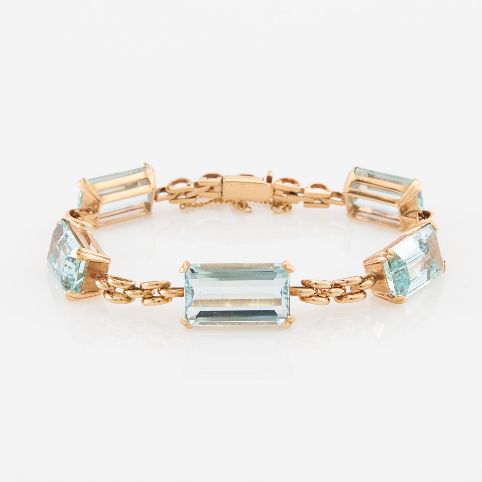 Bracelet 18K gold with step-cut aquamarines.