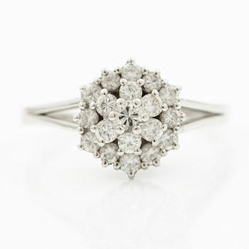 Ring, 18K white gold with brilliant-cut diamonds.