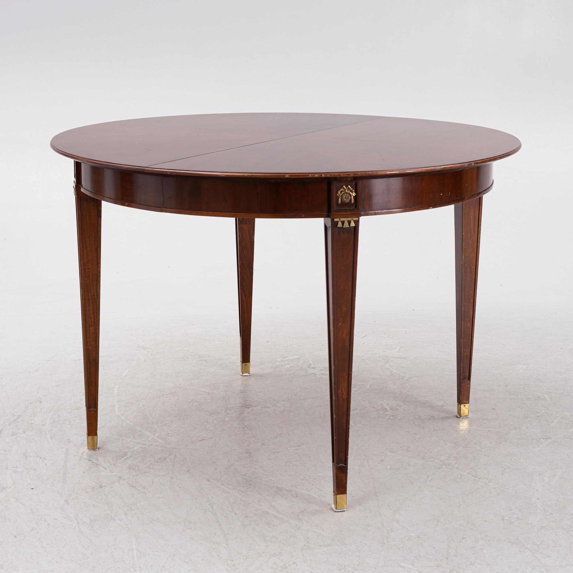 Dining table, Gustavian style, 6 extension leaves, 20th century.