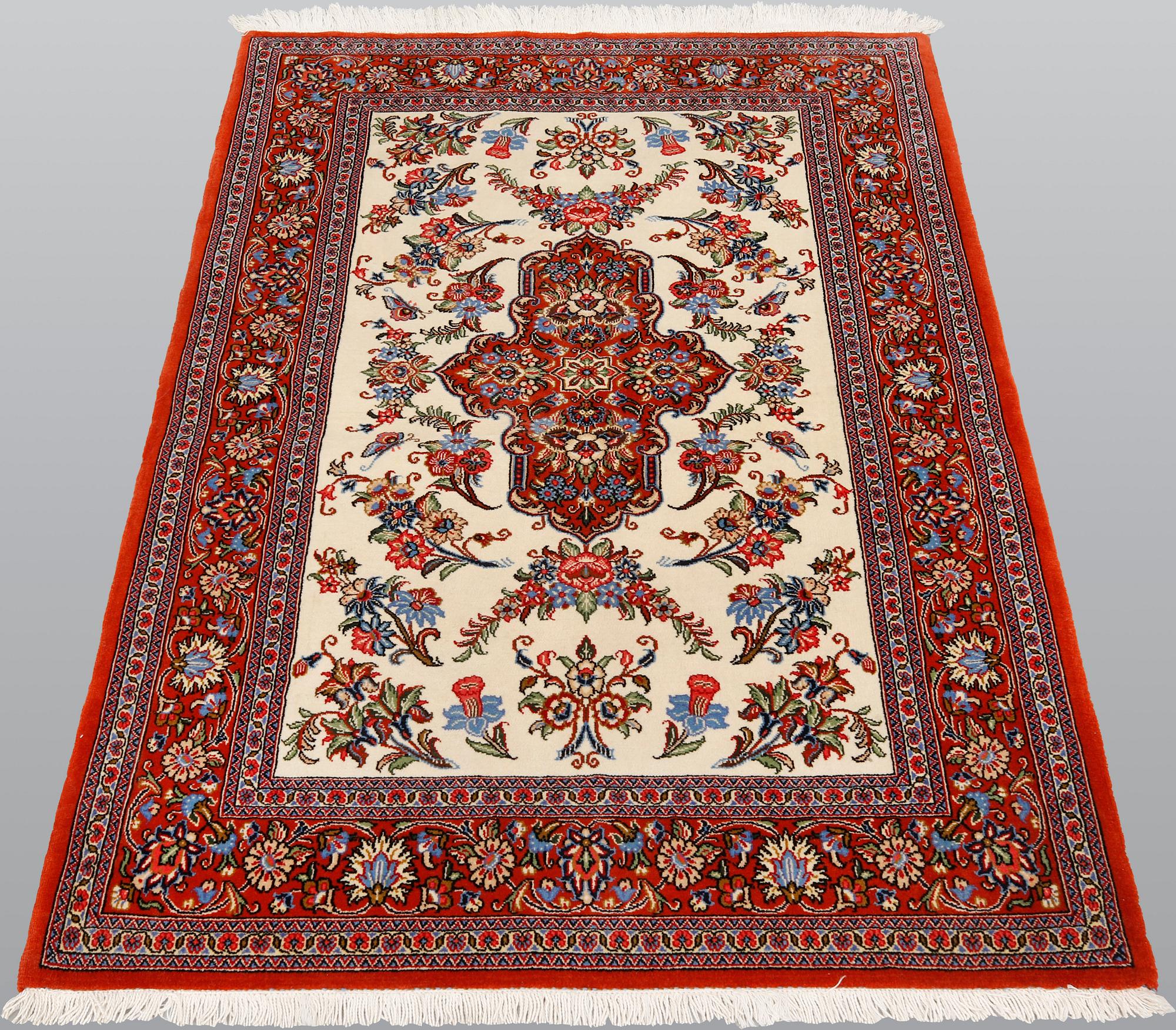 A Ghom rug, ca 155 x 105 cm.