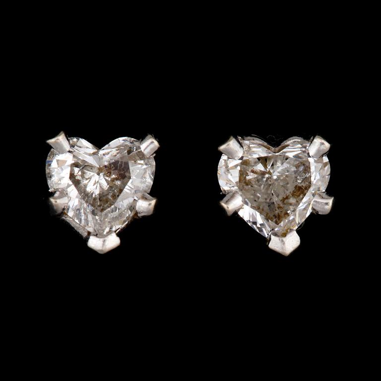 ÖRHÄNGEN, ett par, 18k vitguld med hjärtslipade diamanter, tot. ca 0.65 ct.