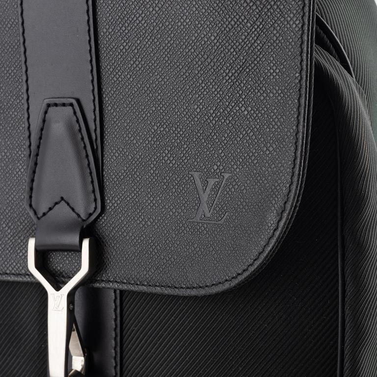 Louis Vuitton, travel wardrobe, "Gibeciere".