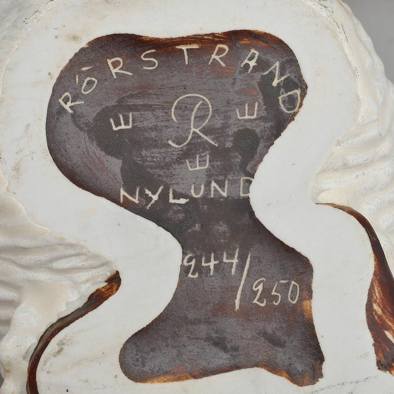 FIGURIN, stengods, Gunnar Nylund, signerad och numrerad 244/250.