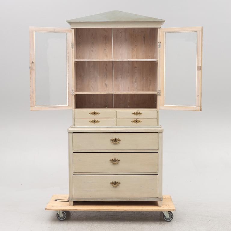 Display cabinet, 19th century.