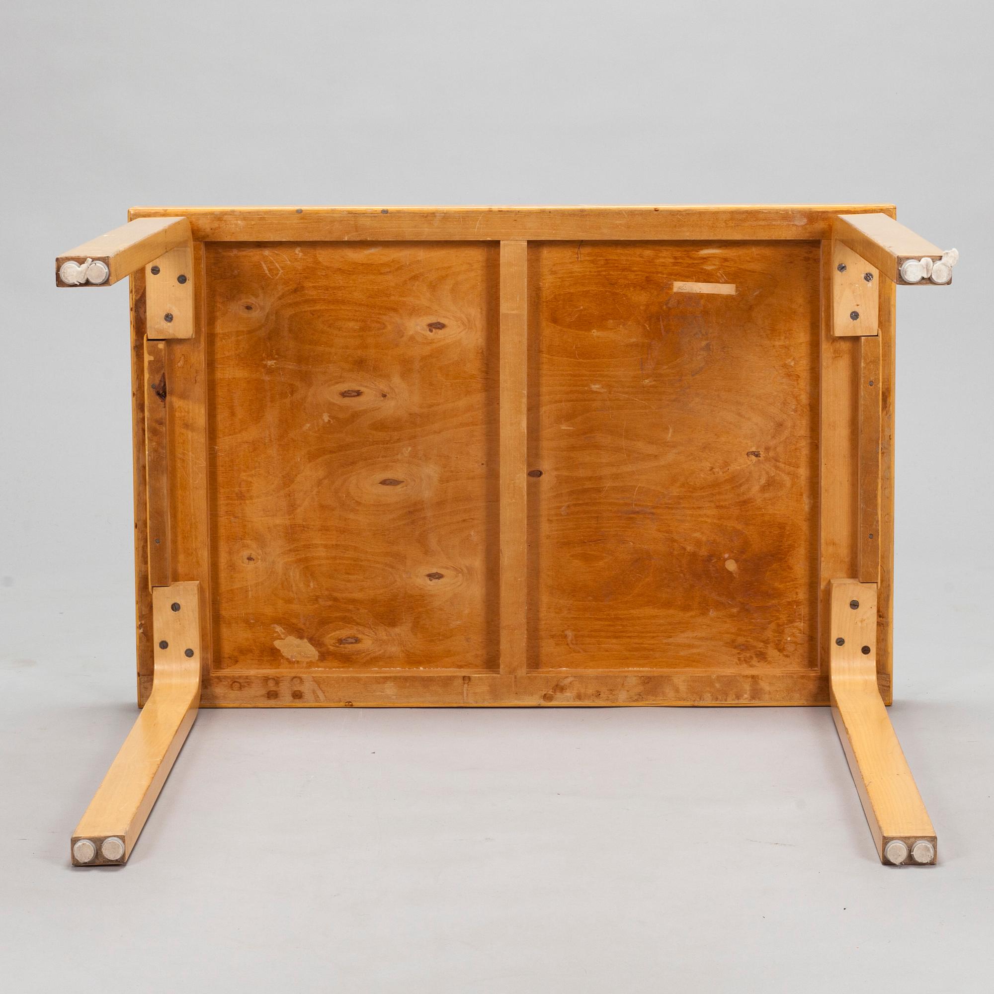 Alvar Aalto, A mid-20th century table for O.Y. Huonekalu- ja Rakennustyötehdas A.B.
