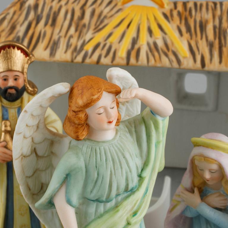 JULKRUBBA, 16 delar, biskviporslin, efter Jenny Nyström, utgiven av Kalmar Läns Museum.