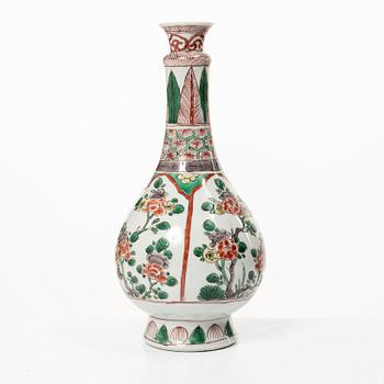 Vas, porslin. Qingdynastin, Kangxi (1662-1722).