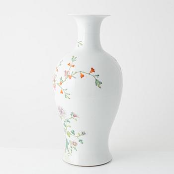 A Famille Rose porcelain vase, China, 20th century.