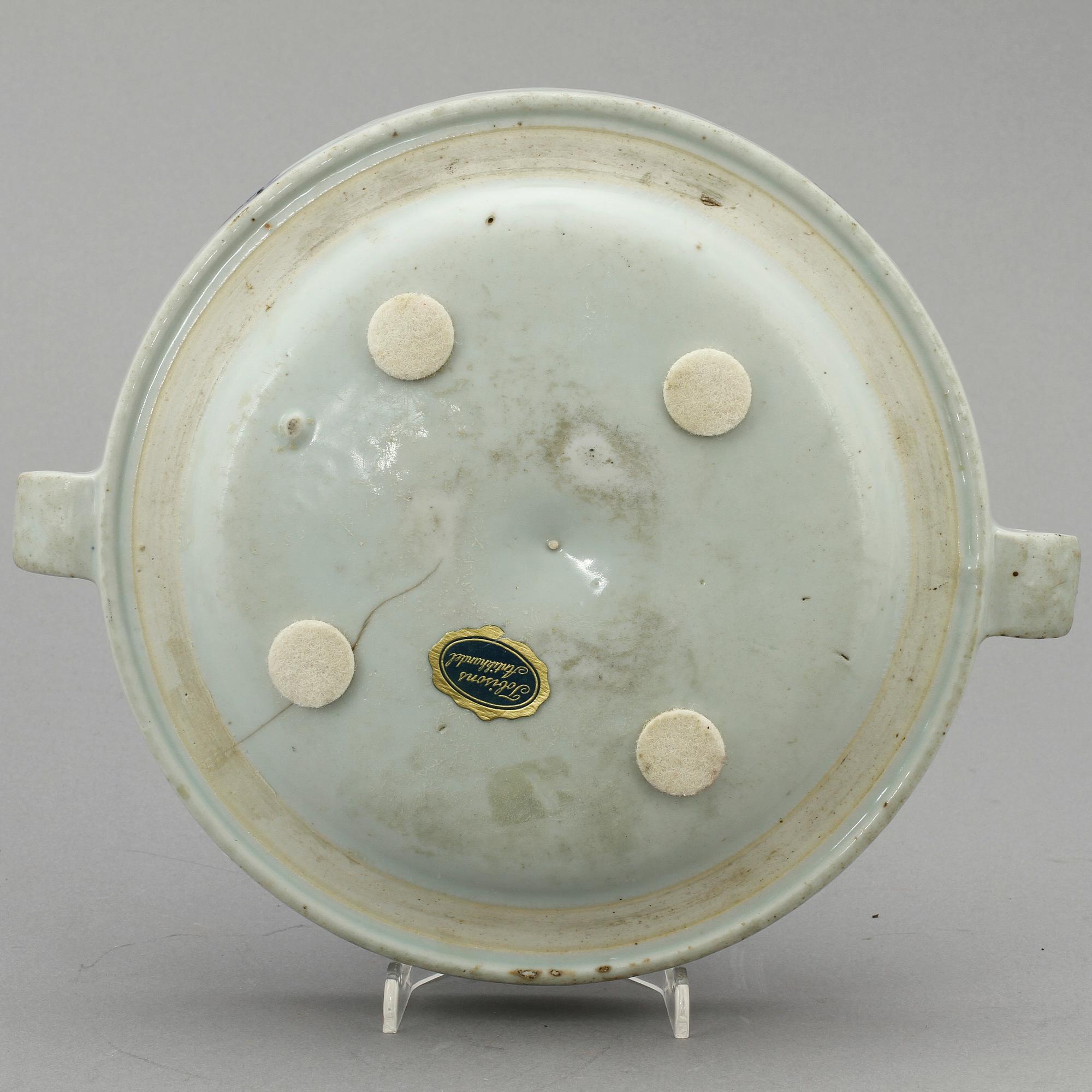 VÄRMEFAT, porslin, Kina, 1700/1800-tal.