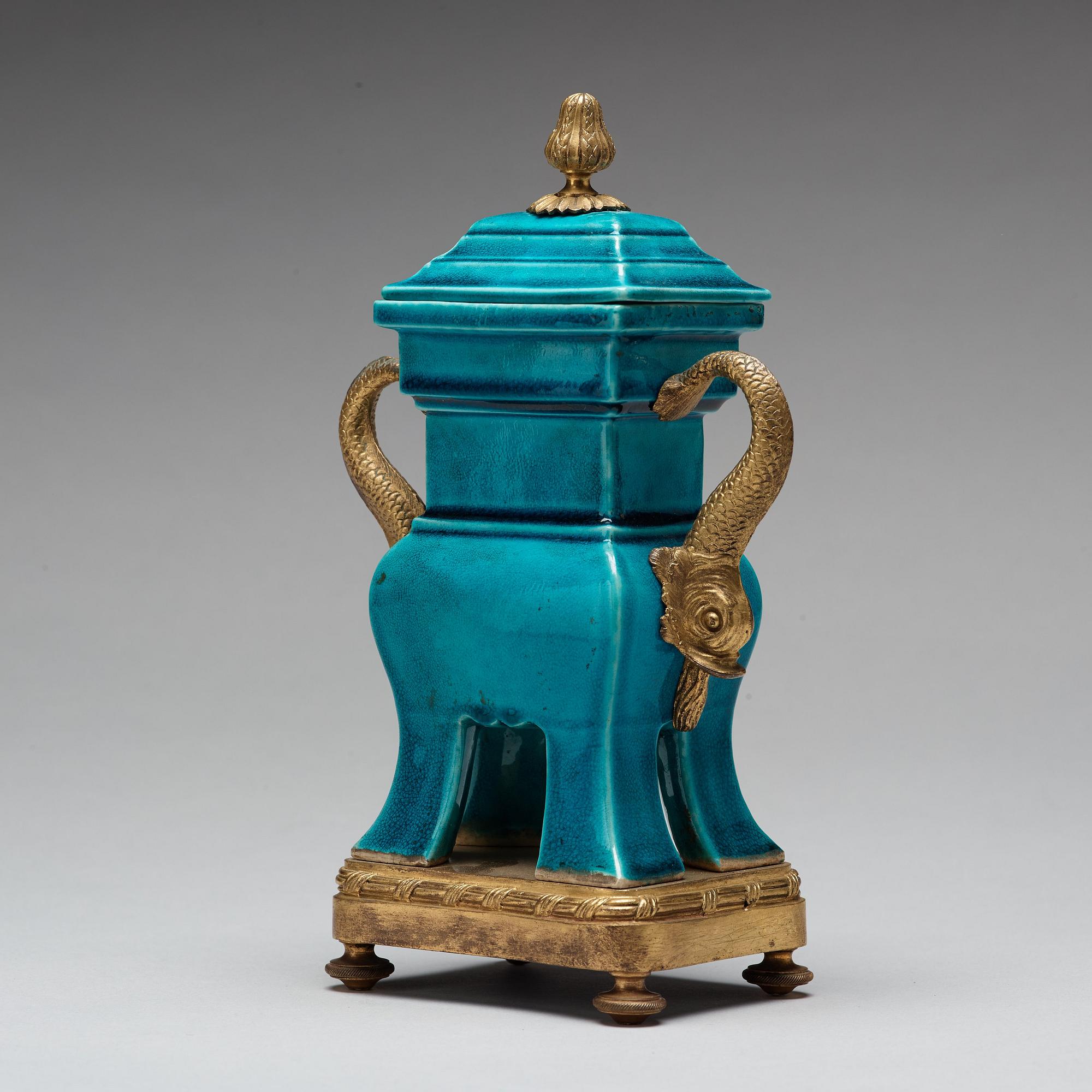VAS med LOCK, porslin. Qingdynastin, Kangxi (1662-1722).