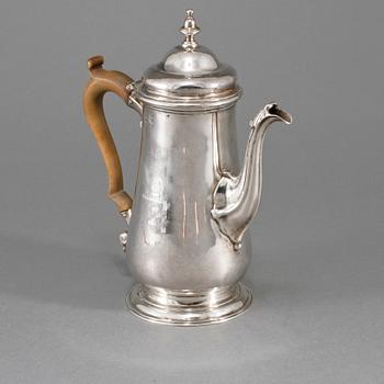 KANNA, silver, rokoko, London, troligen 1752, vikt 498 g.