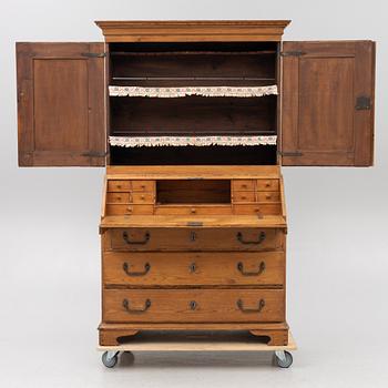 A writing cabinet, 18th/19th century.