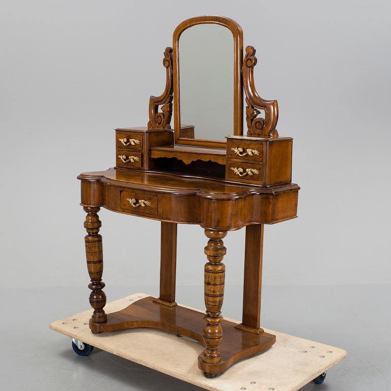 TOALETTBORD, 1800-talets andra hälft.