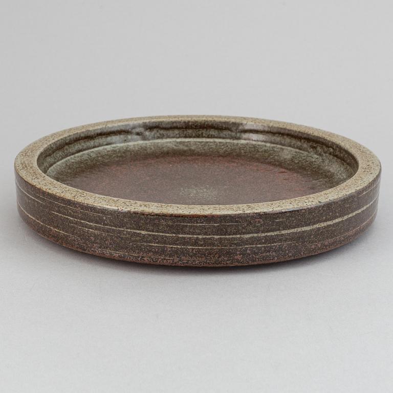 Carl-Harry Stålhane, a set of two stoneware bowls for Rörstrand and a stoneware dish from Palshus, Denmark.