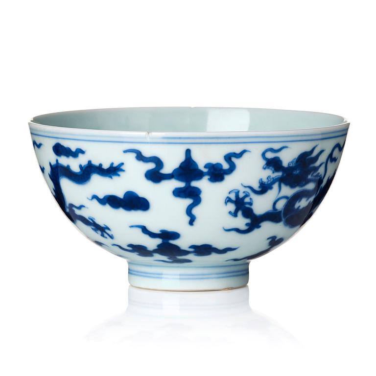 Kopp, porslin. Qingdynastin, med Yongzhengs märke och period (1723-35).