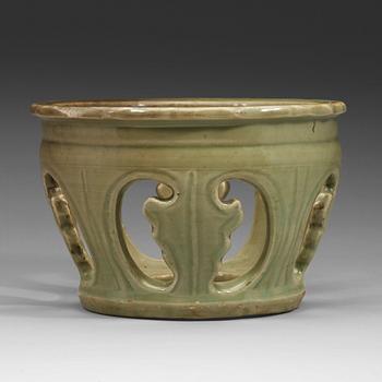 318. A Longquan celadon reticulated brazier stand, Ming dynasty (1368-1644).