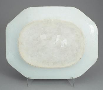 STEKFAT, porslin, Kina, Qianlong (1736-95).