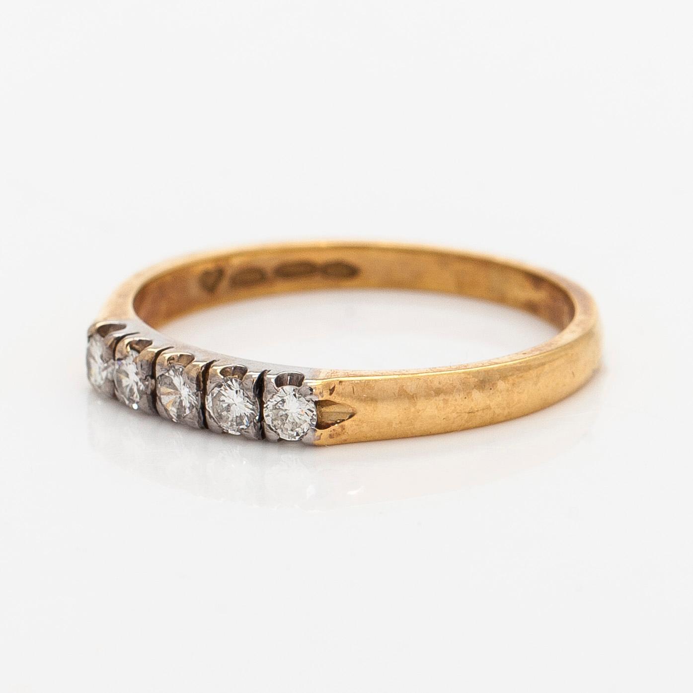 Ring, briljantslipade diamanter, 18K guld. Helsingfors 1991.