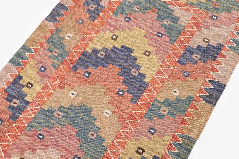 Märta Måås-Fjetterström, matta, "Policolor", rölakan, ca  218 x 119 cm, signerad MMF.