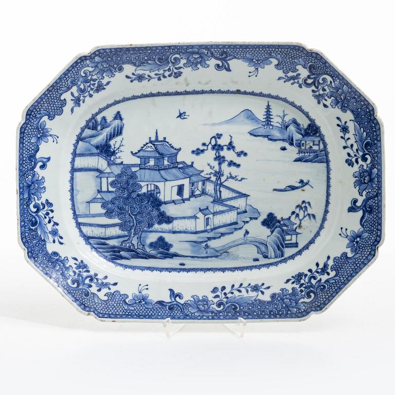 Stekfat, kompaniporslin. Qingdynastin, Qianlong (1736-95).