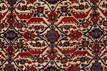 MATTO, a semi-antique Veramin, ca 326 x 207 cm.