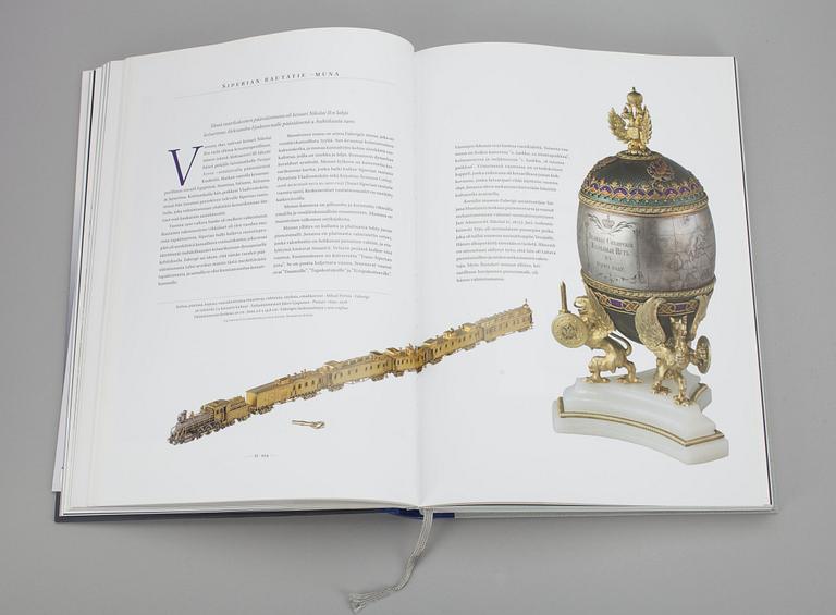 BOK, "Fabergé ja hänen suomalaiset mestarinsa" Ulla Tillander-Godenhielm, Tammi, Helsingfors 2008. Numrerad 1800/1619.