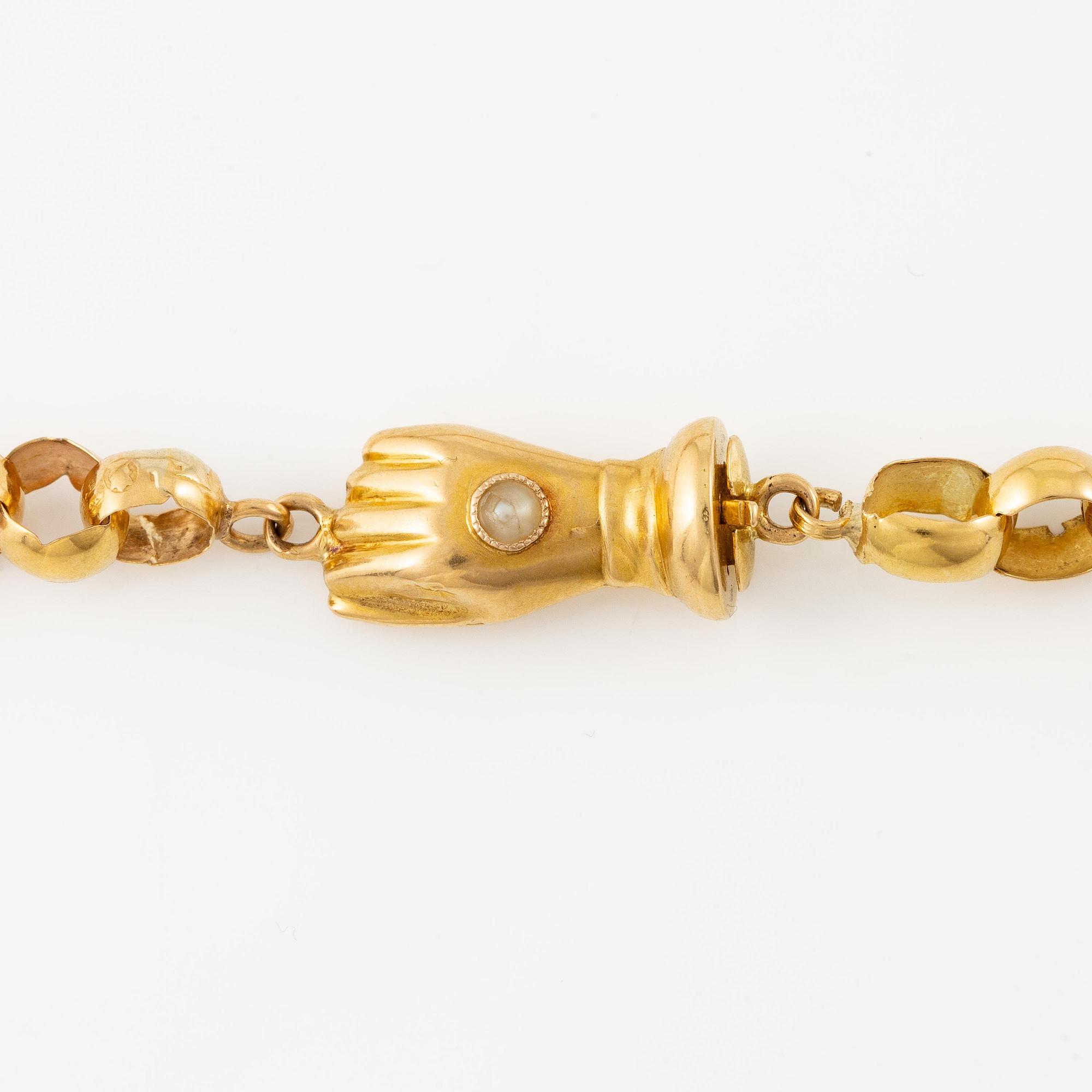 An 18K gold chain.