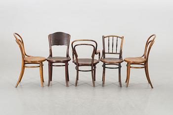 A SET OF 5 THONET BENTWOOD CHAIRS CA 1900.