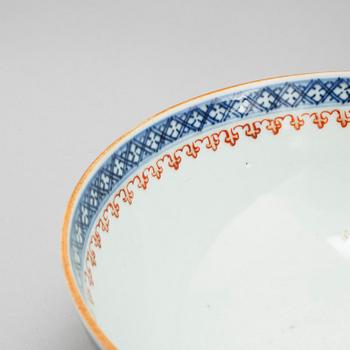 Two porcelian chinese 18th century bowls.