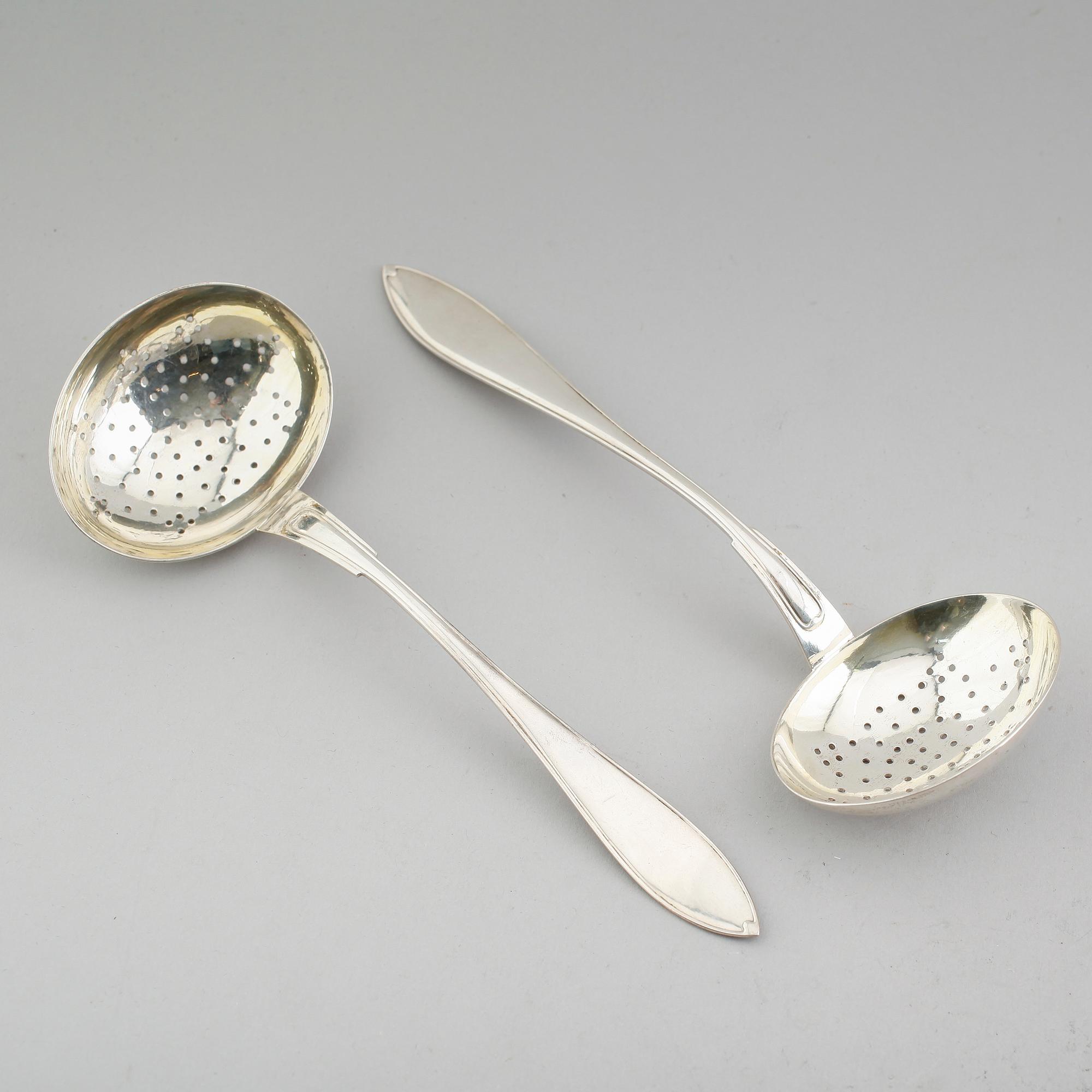 STRÖSOCKERSLEVAR, 1 par, silver, GAB, Stockholm 1912. Vikt ca 122 gram.