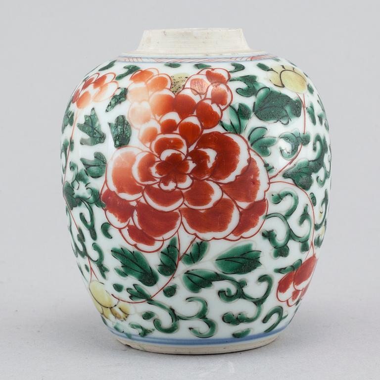 A Chinese porcelain vase, 17th century transision.