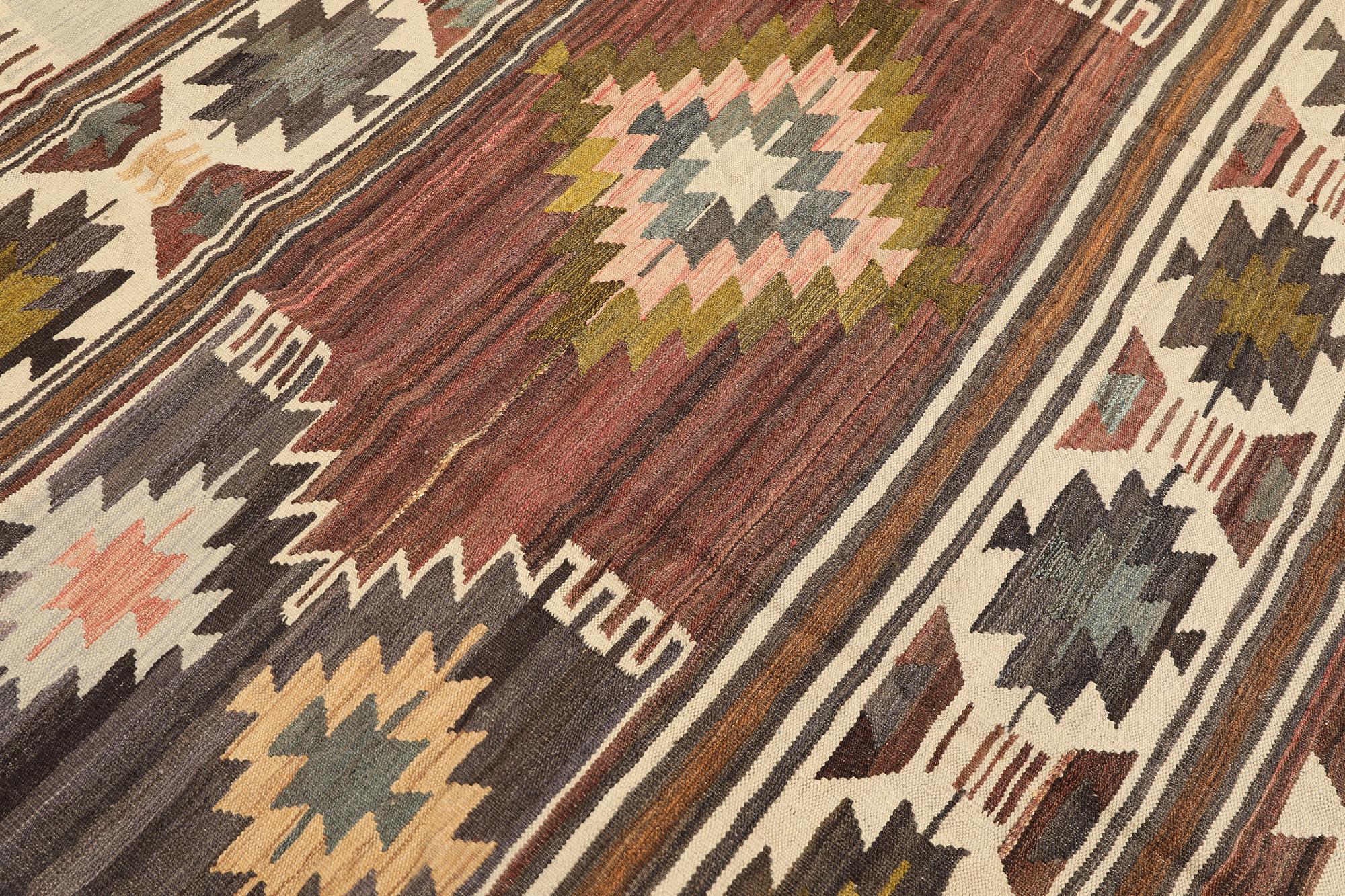 A Kelim carpet, 295 x 198 cm.