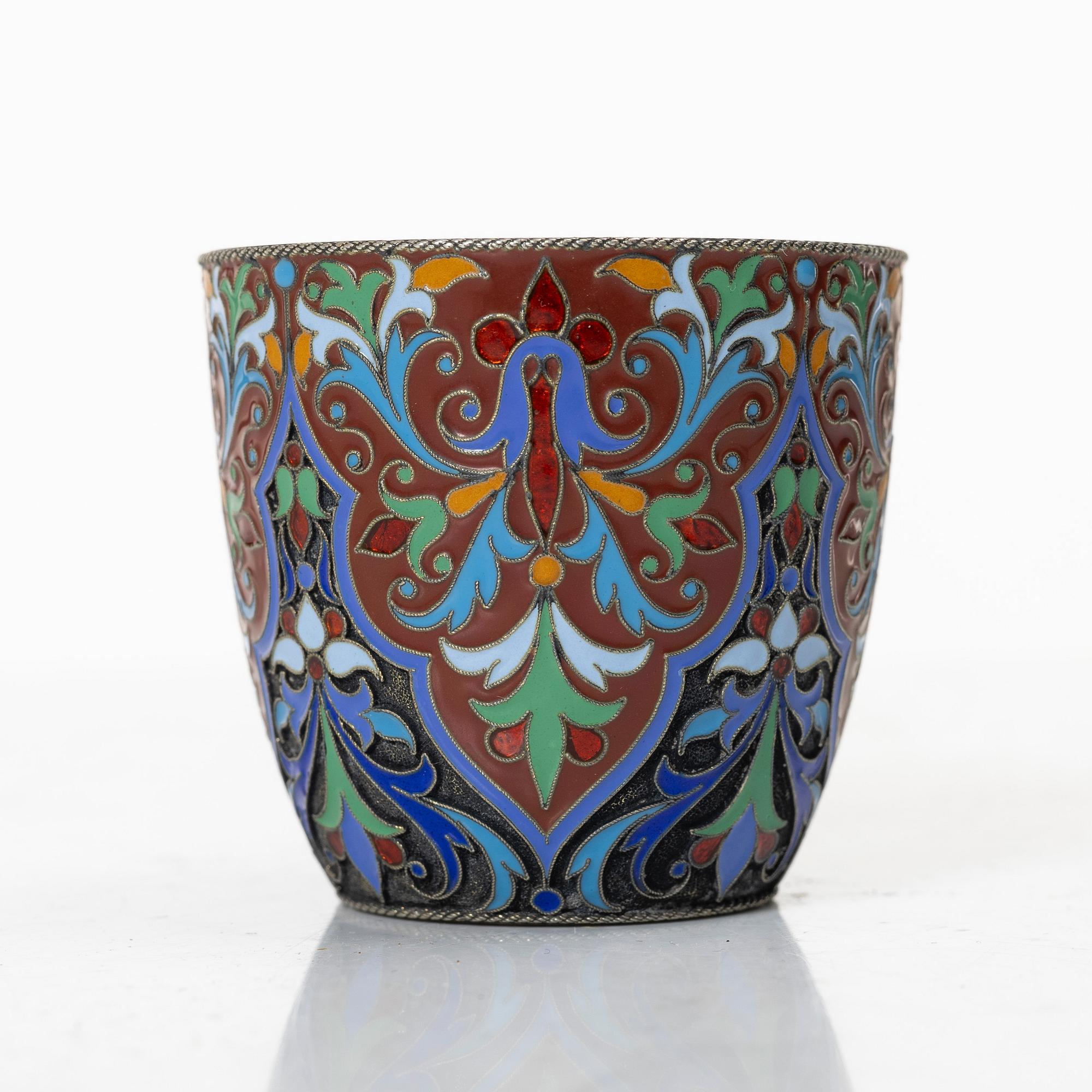 Vodkakopp, silver och emalj, Gratschew, St. Petersburg, Ryssland, sent 1800-tal.